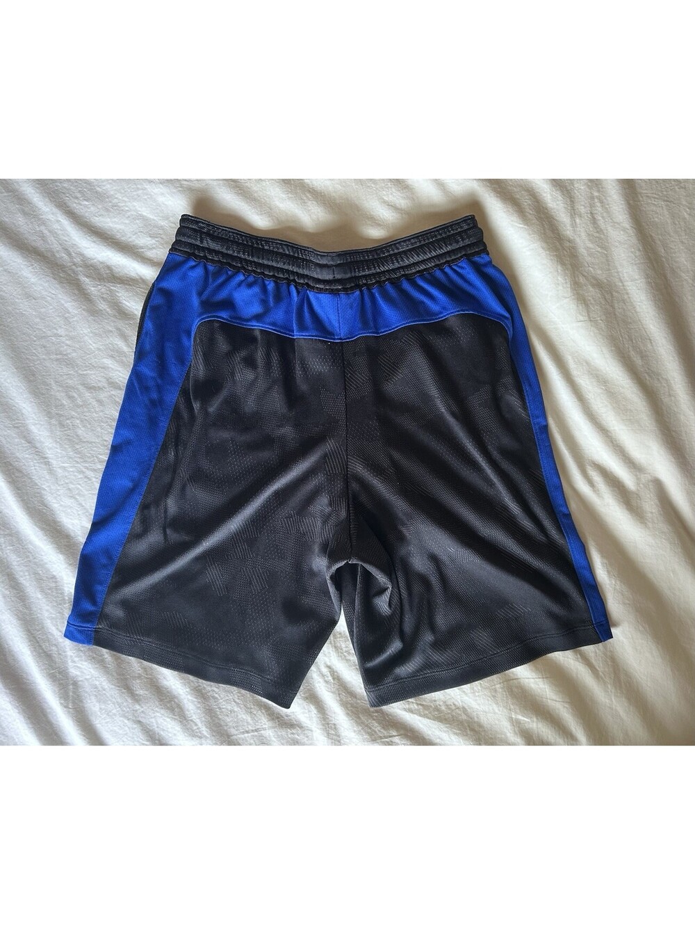 Men’s Under Armour Black Athletic Shorts Polyester Elastic Waist HeatGear Size M